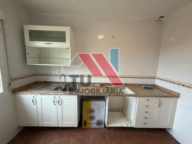 Cuina de Casa o xalet en venda en Otero amb Calefacció, Jardí privat i Balcó