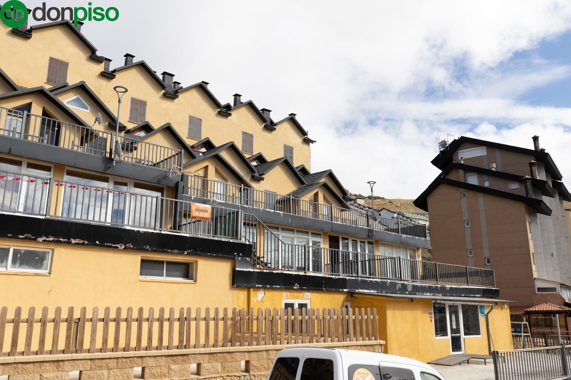 Vista exterior de Dúplex en venda en Sierra Nevada amb Parquet