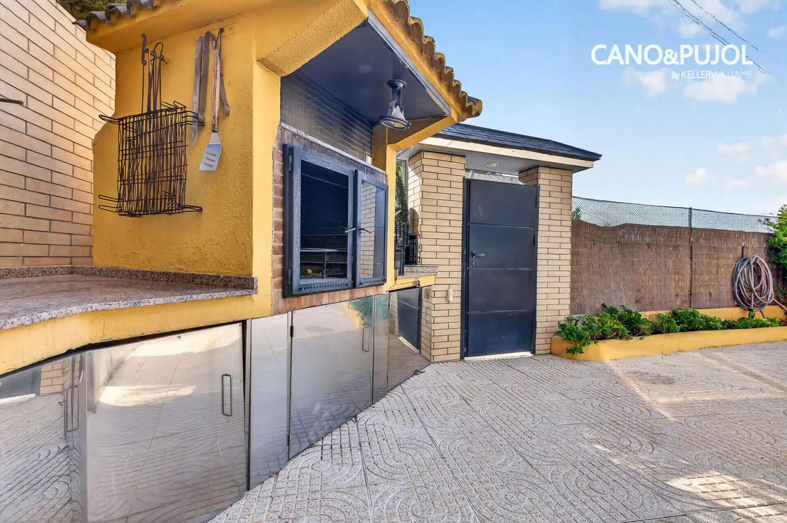 Exterior view of Houses for sale in Ca n'Oriol