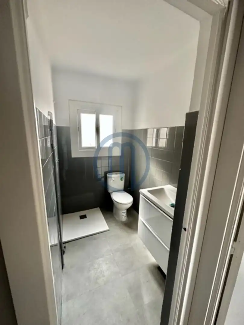 Bany de Àtic en venda en Granollers amb Calefacció, TV i Balcó