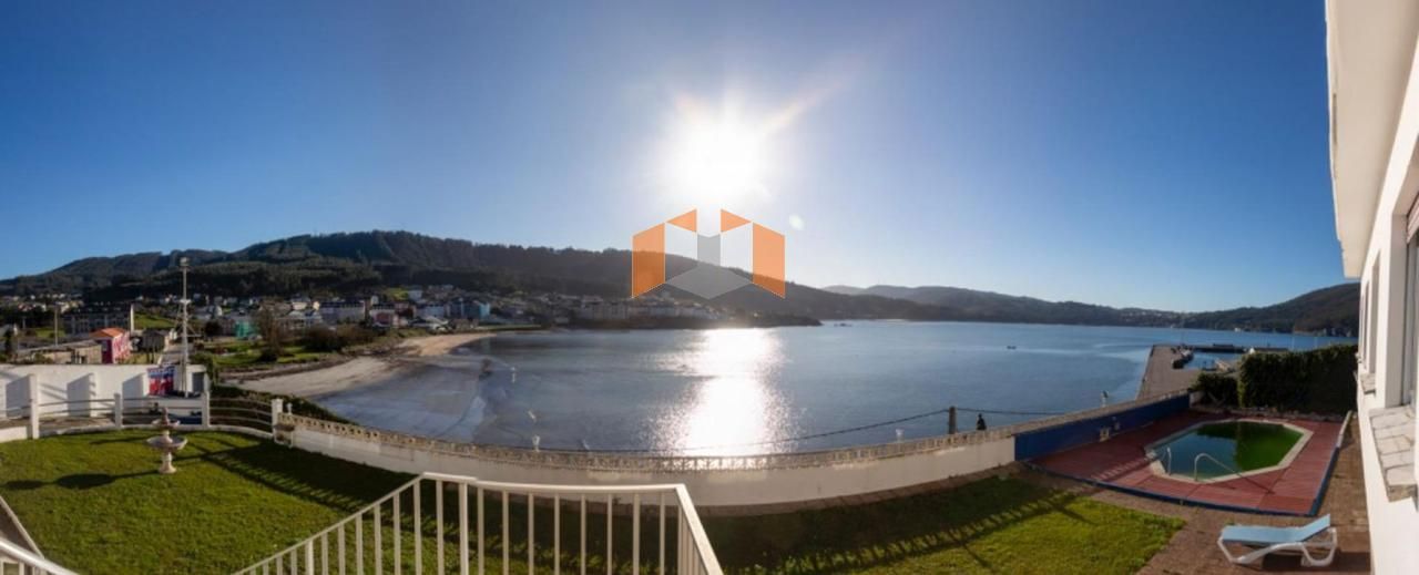 Vista exterior de Casa o xalet en venda en O Vicedo  amb Calefacció, Jardí privat i Parquet