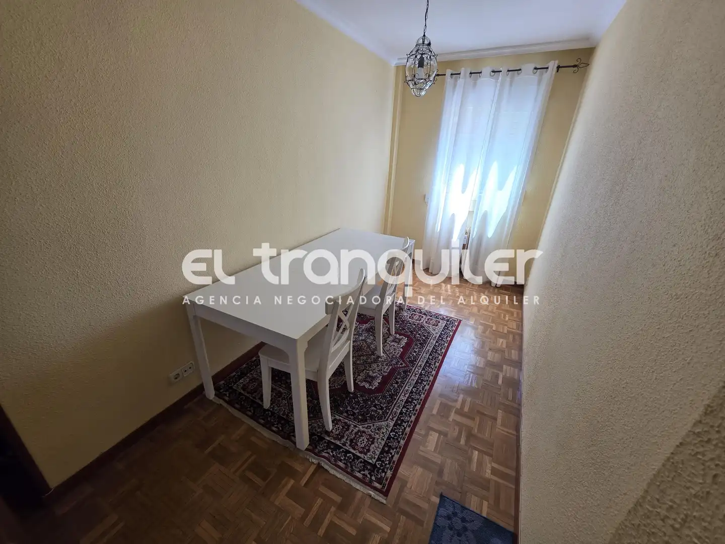 Comedor de Piso de alquiler en Madrid con Aire acondicionado, Parquet y Amueblado