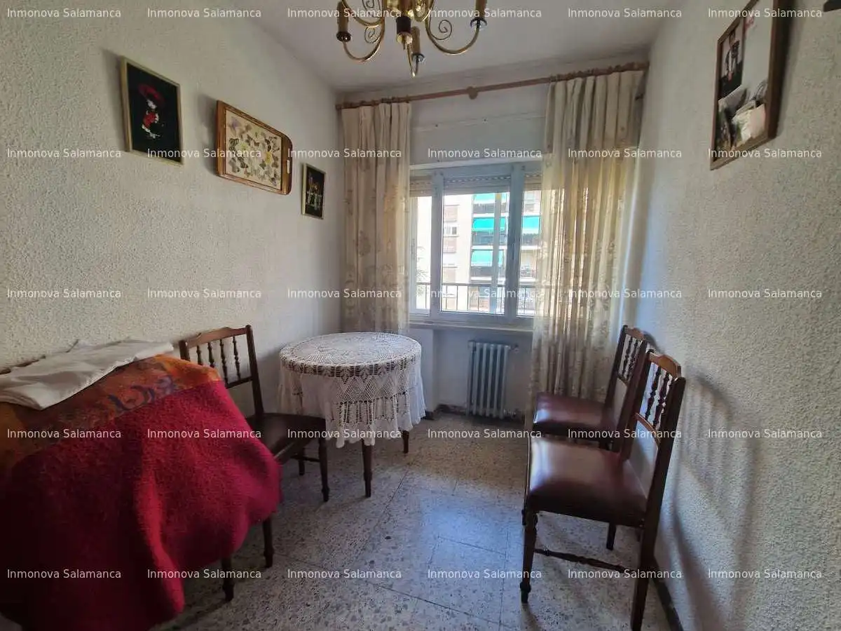 Living room of Flat for sale in Salamanca  with Heating, Terrace and Furnished