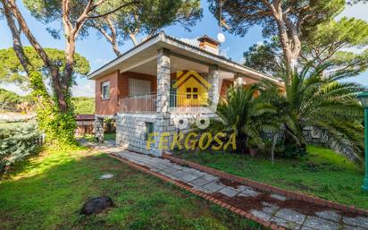 Vista exterior de Casa o xalet en venda en Almorox amb Calefacció, Jardí privat i Terrassa