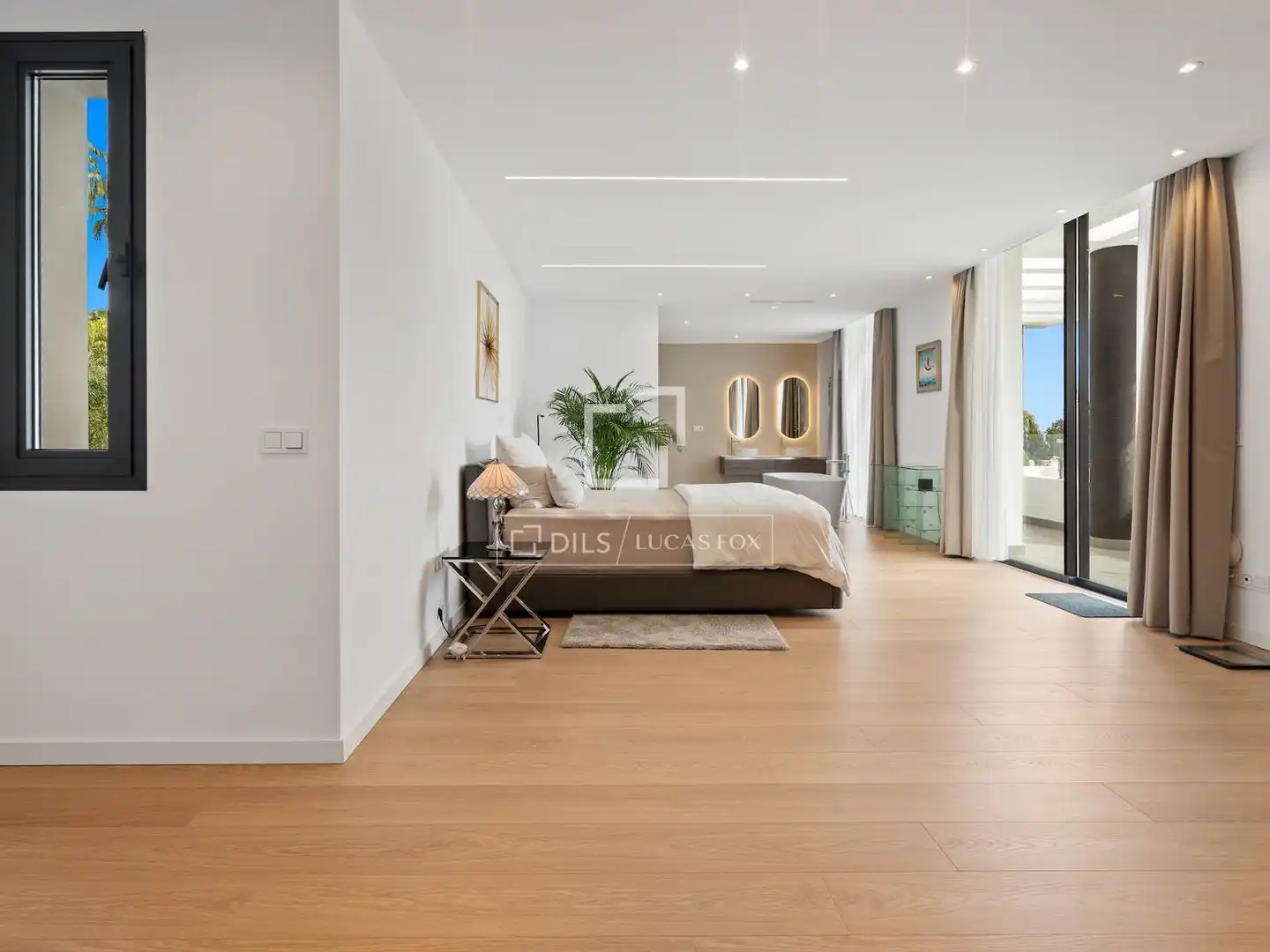 Bedroom of Houses for sale in Benahavís  with Air Conditioner, Heating and Private garden