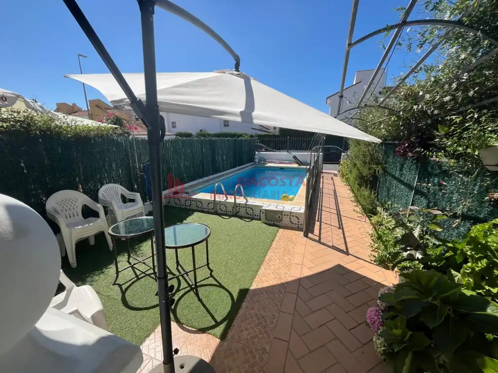 Swimming pool of Houses for rent in La Antilla
