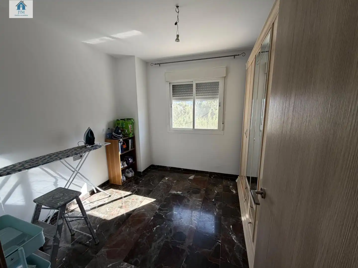 Habitación de Casa adosada en venta en La Zubia con Jardín privado y Balcón