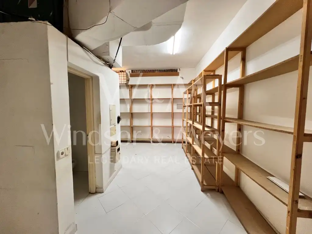 Local en venta en Santa Eulària des Riu con Aire acondicionado