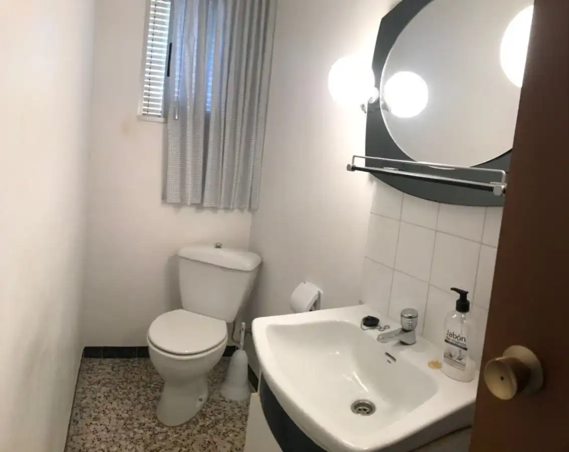 Baño de Casa adosada en venta en Valdeltormo con Trastero, Amueblado y Horno