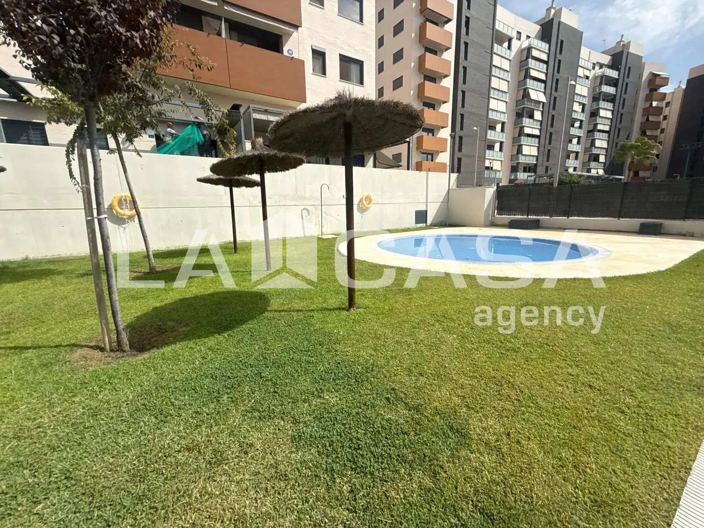 Piscina de Pis en venda en Dos Hermanas amb Aire condicionat, Terrassa i Traster