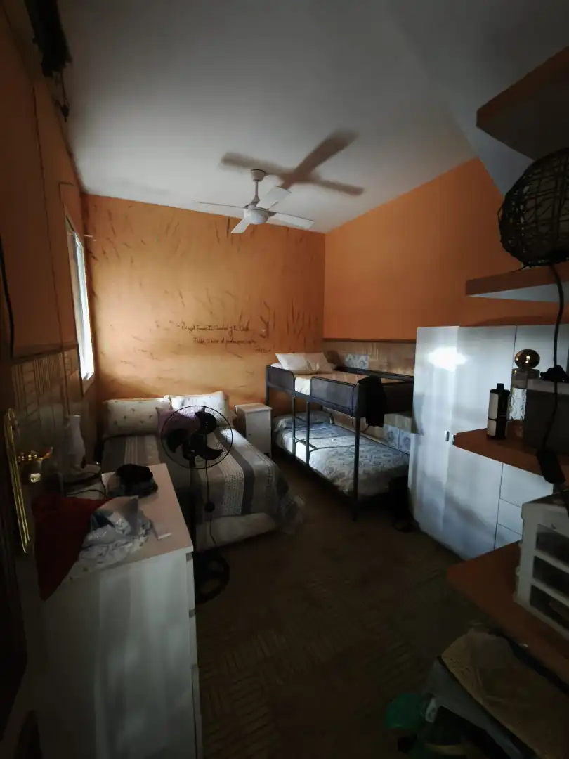 Dormitori de Casa adosada en venda en Mairena del Alcor amb Aire condicionat i Moblat