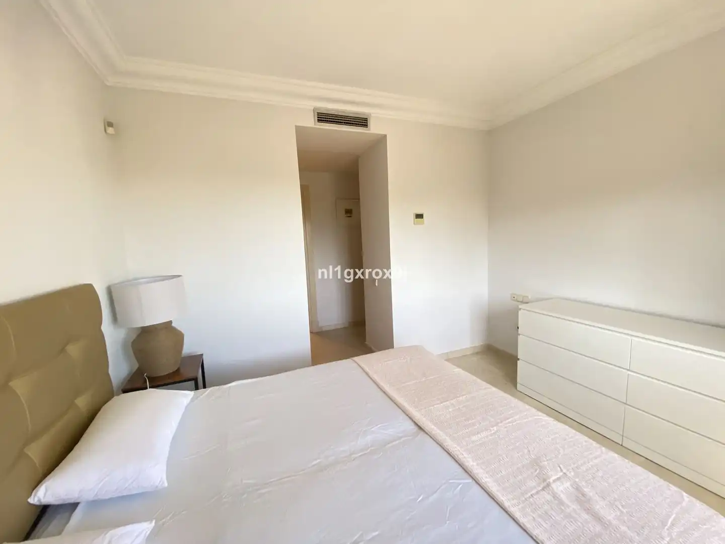 Habitación de Apartamento en venta en Marbella con Terraza, Amueblado y Piscina comunitaria