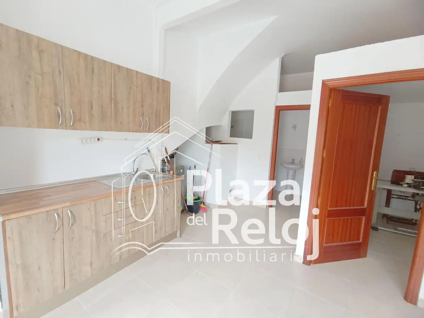 Cuina de Casa adosada en venda en Navalcán amb Aire condicionat, Terrassa i Traster