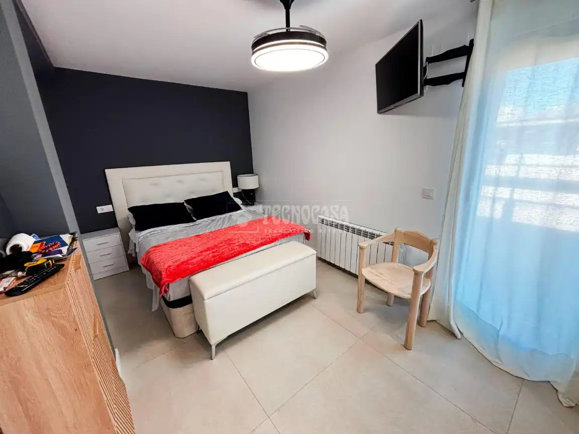 Bedroom of Flat for sale in Zaragoza  with Heating, Terrace and Furnished
