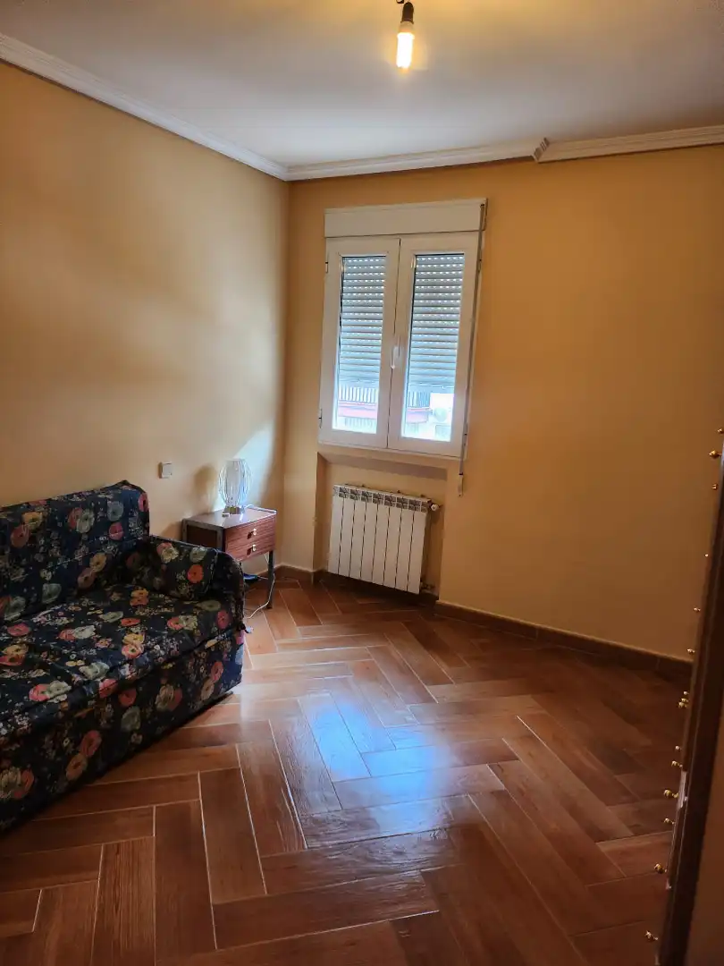 Habitación de Piso en venta en Parla con Amueblado