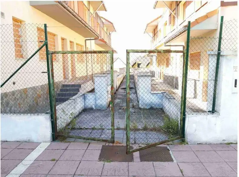 Außenansicht von Gebäude zum Verkauf in Cartes