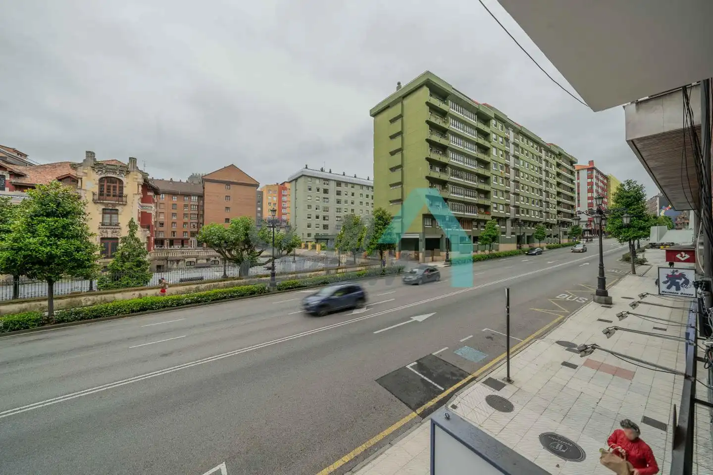 Vista exterior de Pis en venda en Oviedo  amb Calefacció
