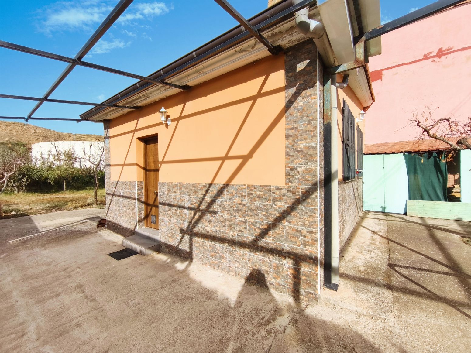 Vista exterior de Casa adosada en venta en Ribafrecha con Jardín privado