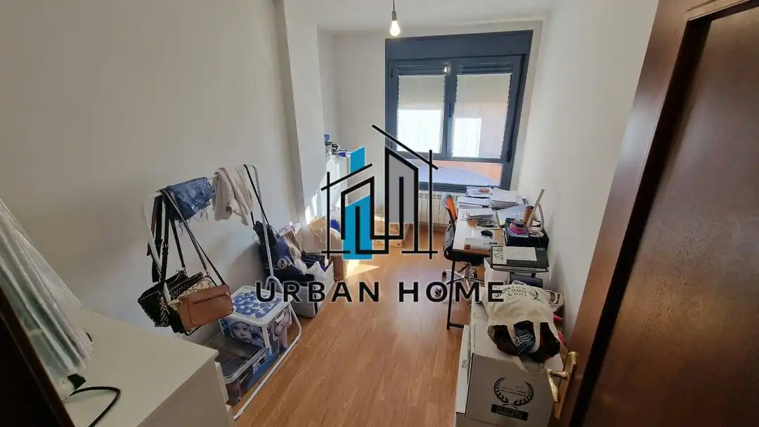 Bedroom of Flat for sale in Villaquilambre, León