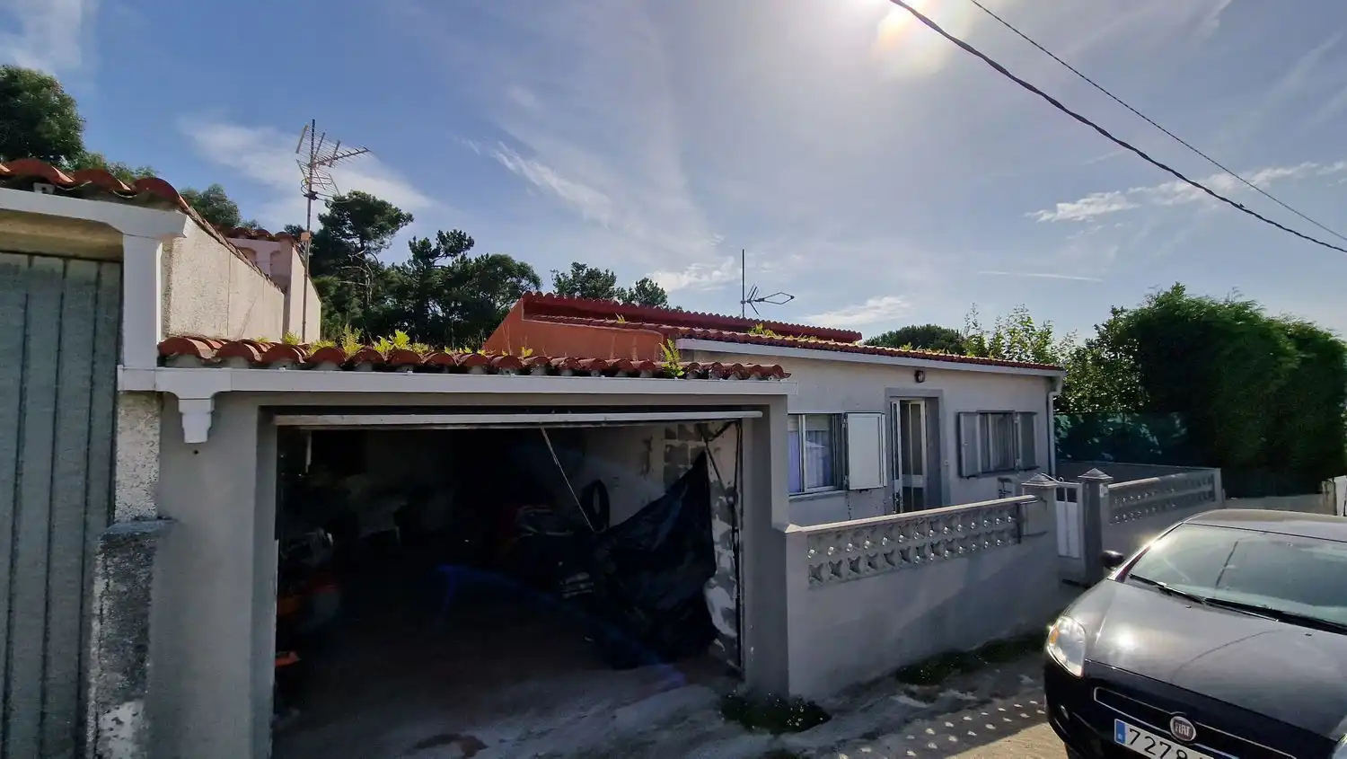 Vista exterior de Casa o xalet en venda en Carballo amb Jardí privat, Terrassa i Traster