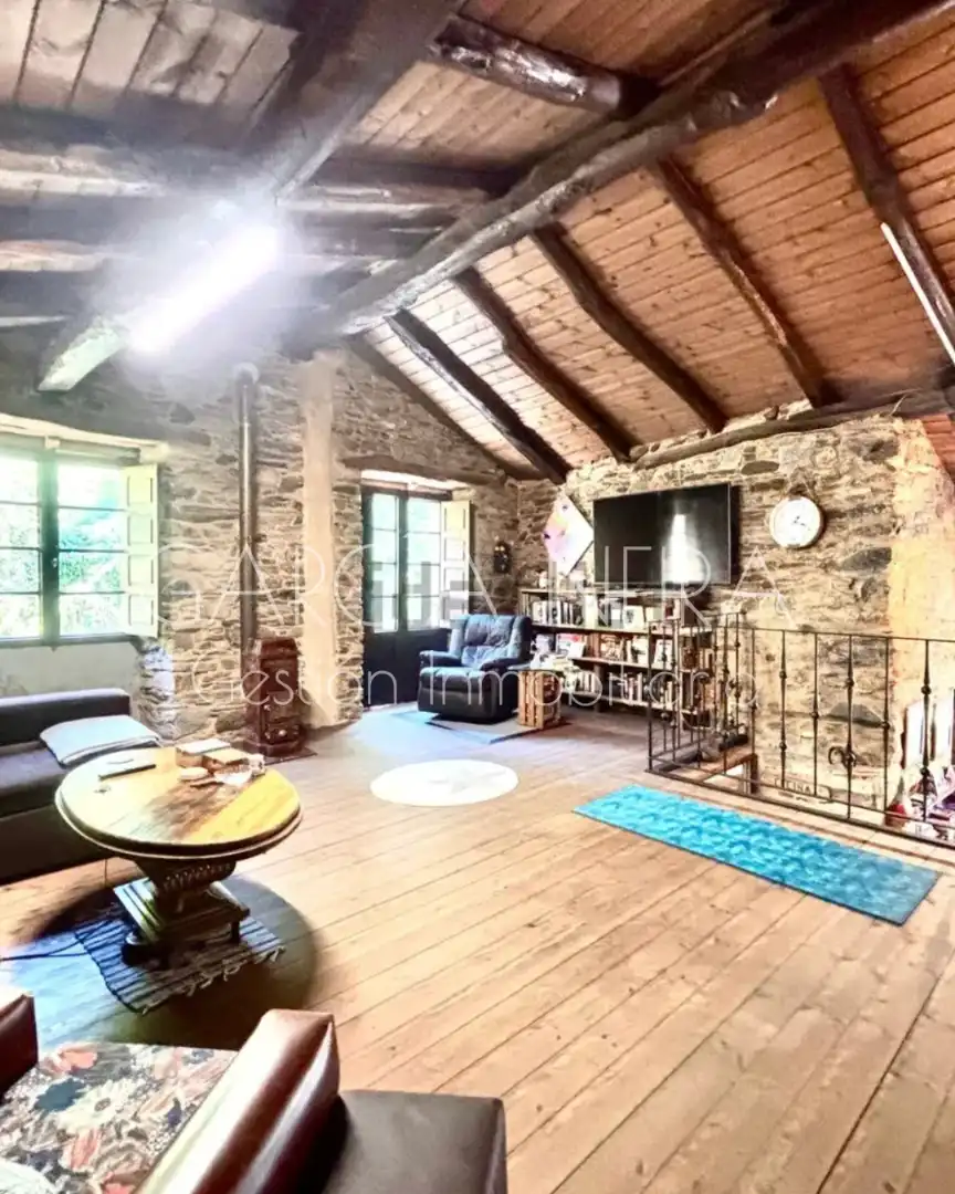 Sala de estar de Finca rústica en venta en Baralla con Jardín privado, Parquet y Amueblado