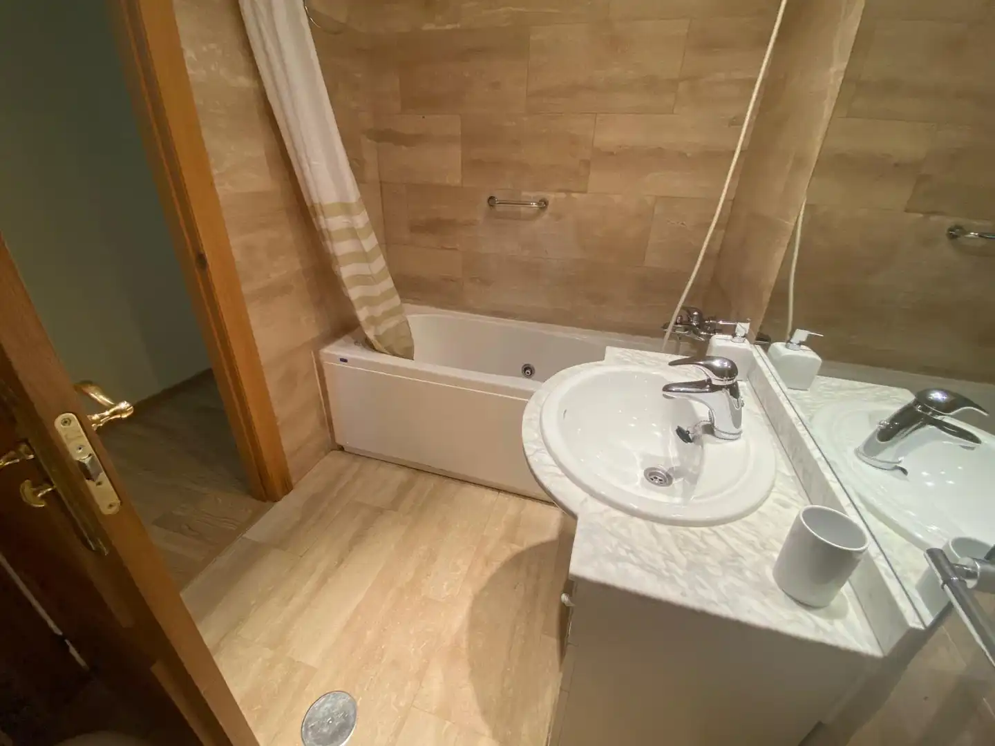 Baño de Apartamento de alquiler en Albacete con Calefacción, Parquet y Amueblado