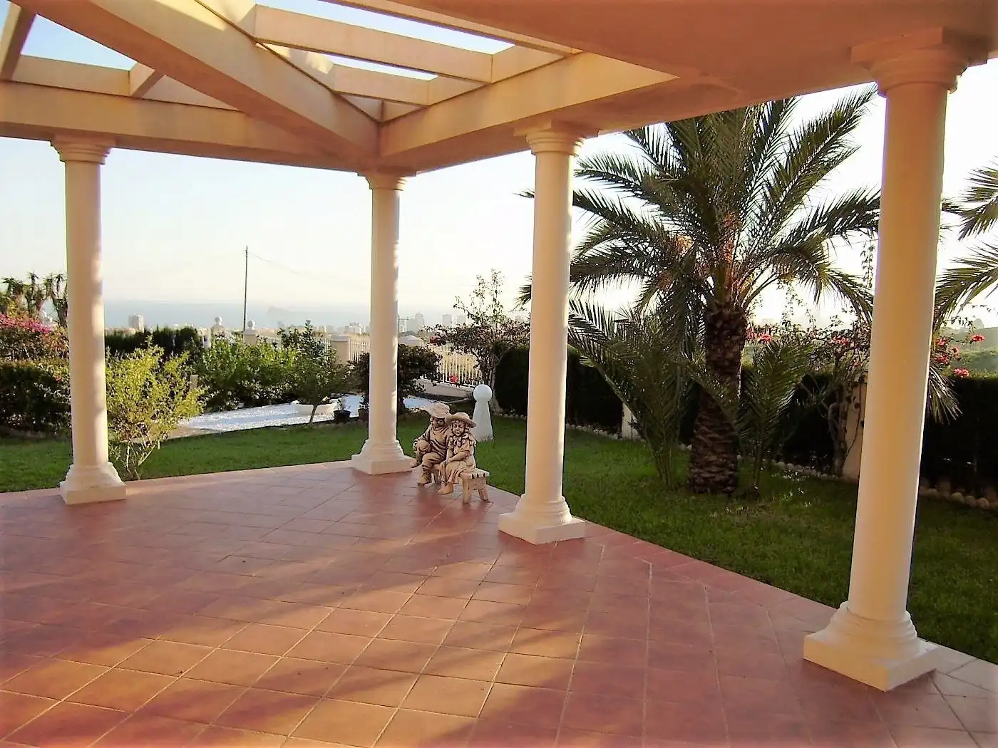 Chalet con piscina en venta en Urbanizaciones, imagen 3