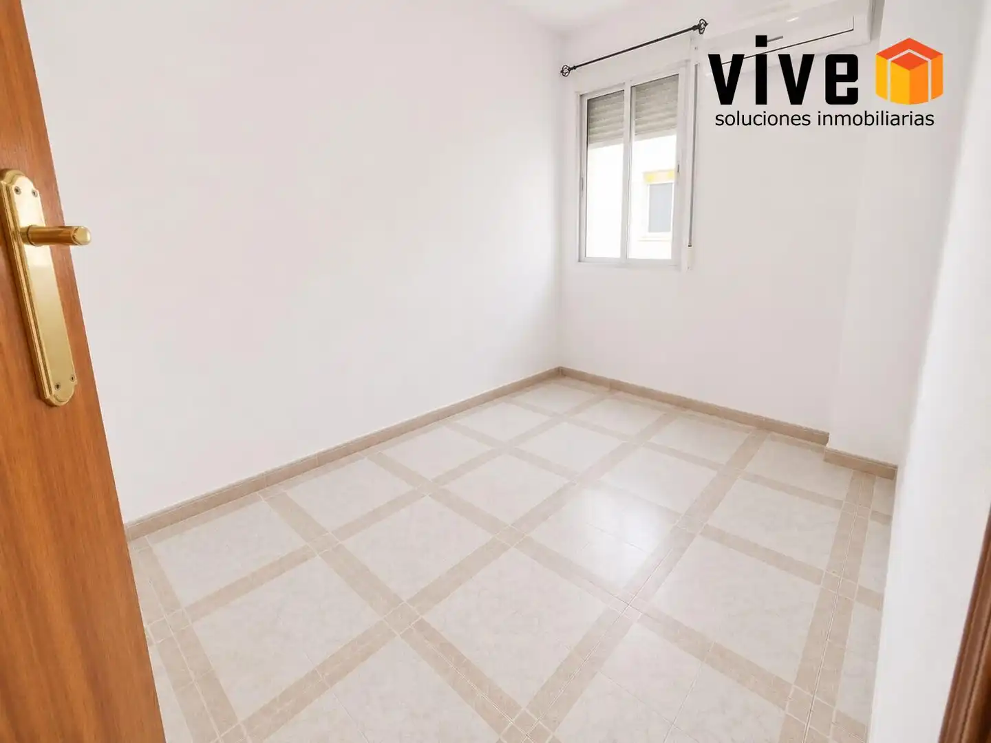 Bedroom of Flat for sale in Sevilla  with Air Conditioner and Heating
