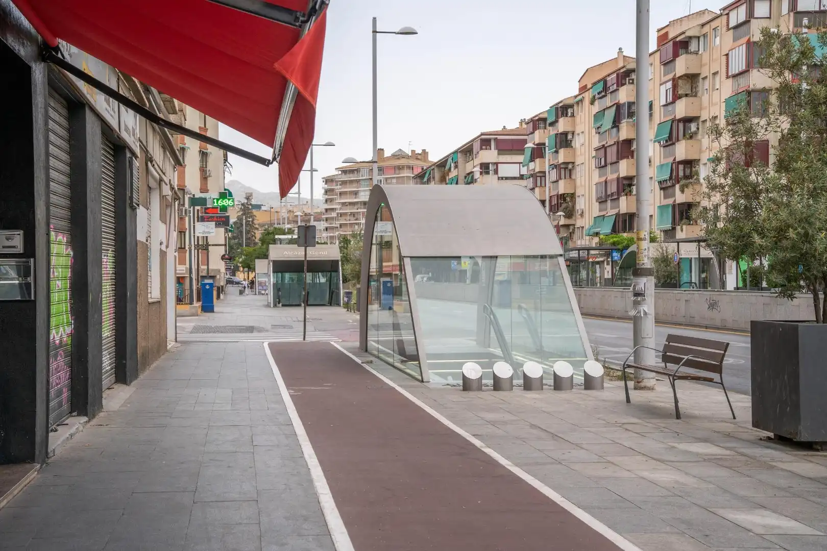 Außenansicht von Dachboden zum Verkauf in Granada mit Klimaanlage