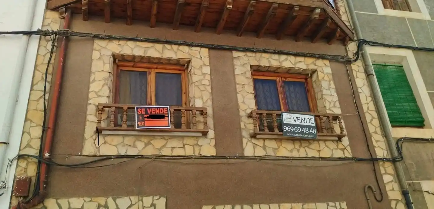 Vista exterior de Piso en venta en San Lorenzo de la Parrilla con Calefacción