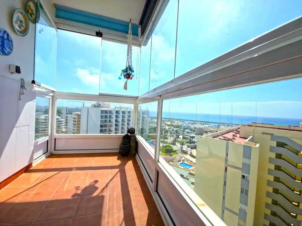Terrasse von Wohnungen zum Verkauf in Benalmádena mit Privatgarten, Möbliert und Gemeinschaftspool