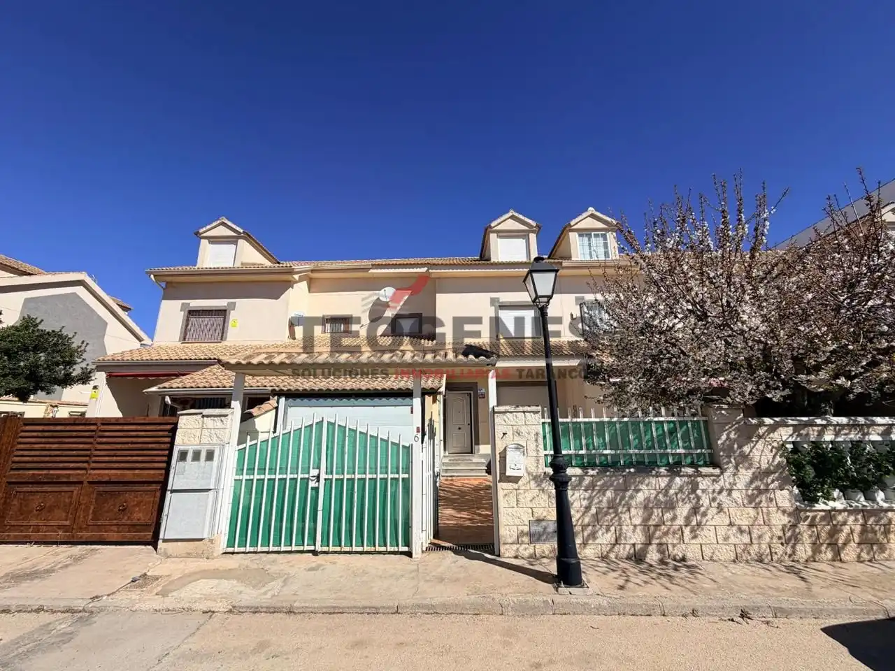 Vista exterior de Casa adosada en venta en Horcajo de Santiago con Calefacción, Amueblado y Alarma