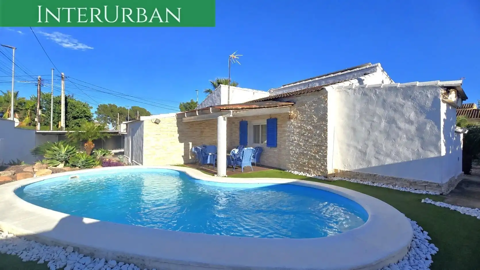 Vista exterior de Casa o xalet en venda en La Pobla de Vallbona amb Aire condicionat, Calefacció i Jardí privat