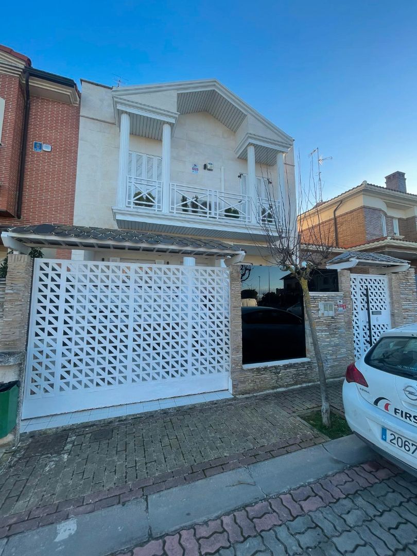 Casa adosada en venta en Calahorra