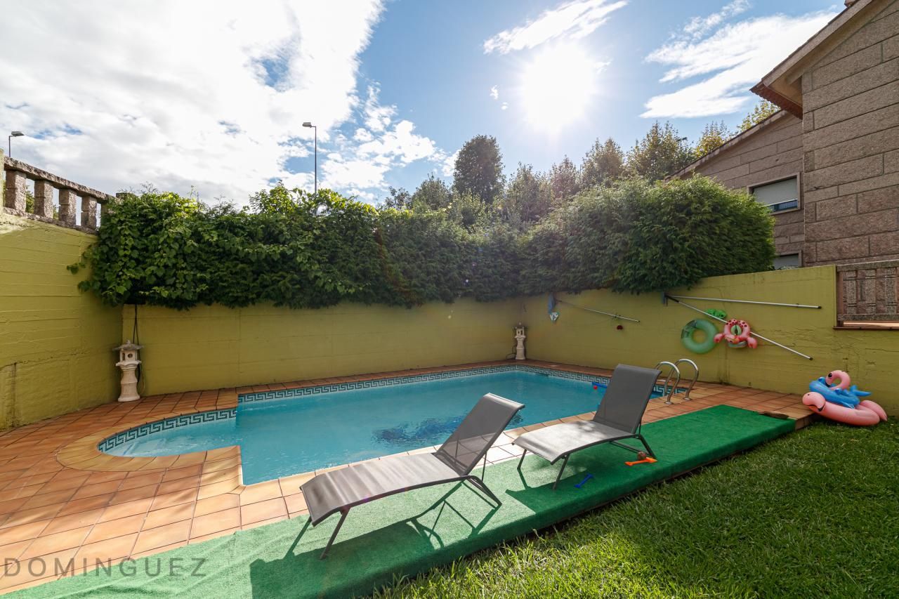 Piscina de Casa o chalet en venta en Vigo  con Calefacción, Jardín privado y Parquet