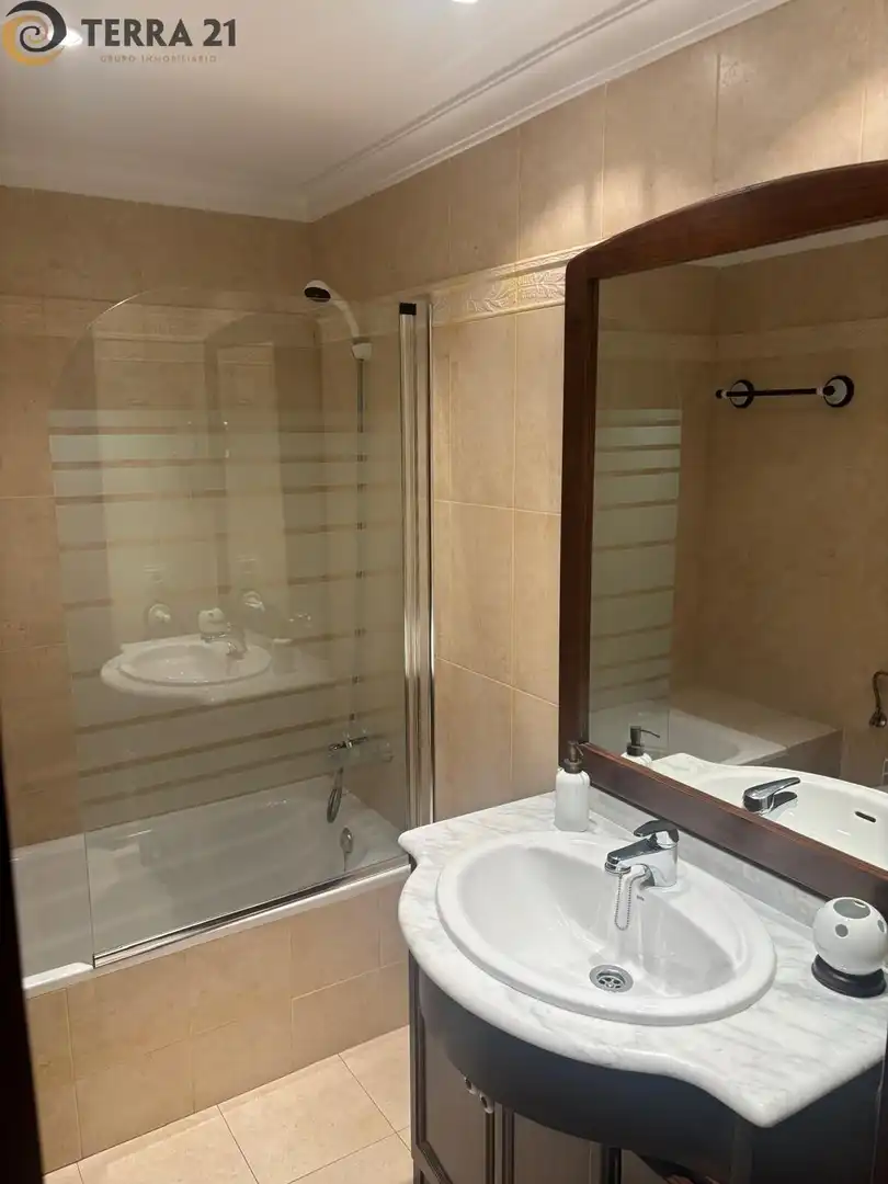 Baño de Piso de alquiler en Jaén con Aire acondicionado, Jardín privado y Piscina comunitaria