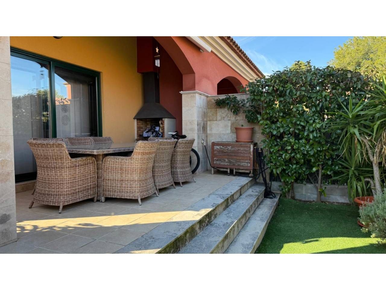 Terrassa de Casa adosada en venda en Mont-roig del Camp amb Aire condicionat, Jardí privat i Piscina comunitària
