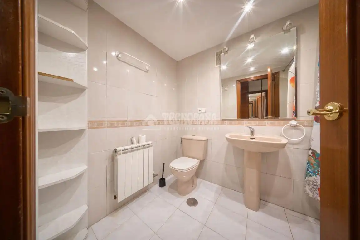 Baño de Piso en venta en Laguna de Duero con Calefacción y Terraza