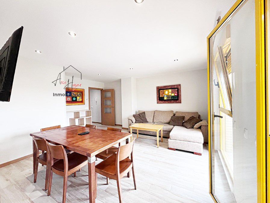 Living room of Flat to rent in Salamanca Capital  with Air Conditioner, Heating and Storage room