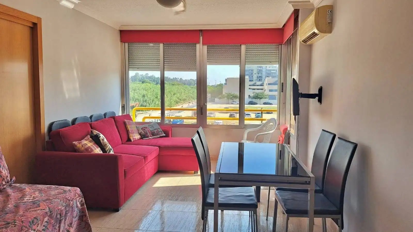 Sala de estar de Apartamento de alquiler en La Pobla de Farnals con Aire acondicionado, Calefacción y Amueblado