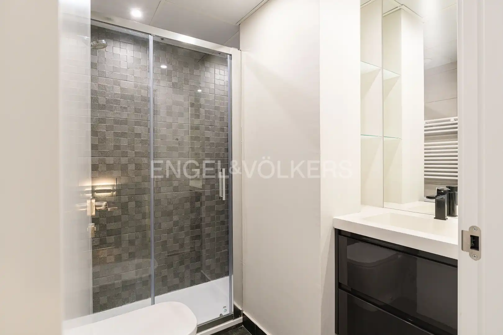 Bathroom of Attic for sale in Majadahonda  with Air Conditioner, Heating and Terrace