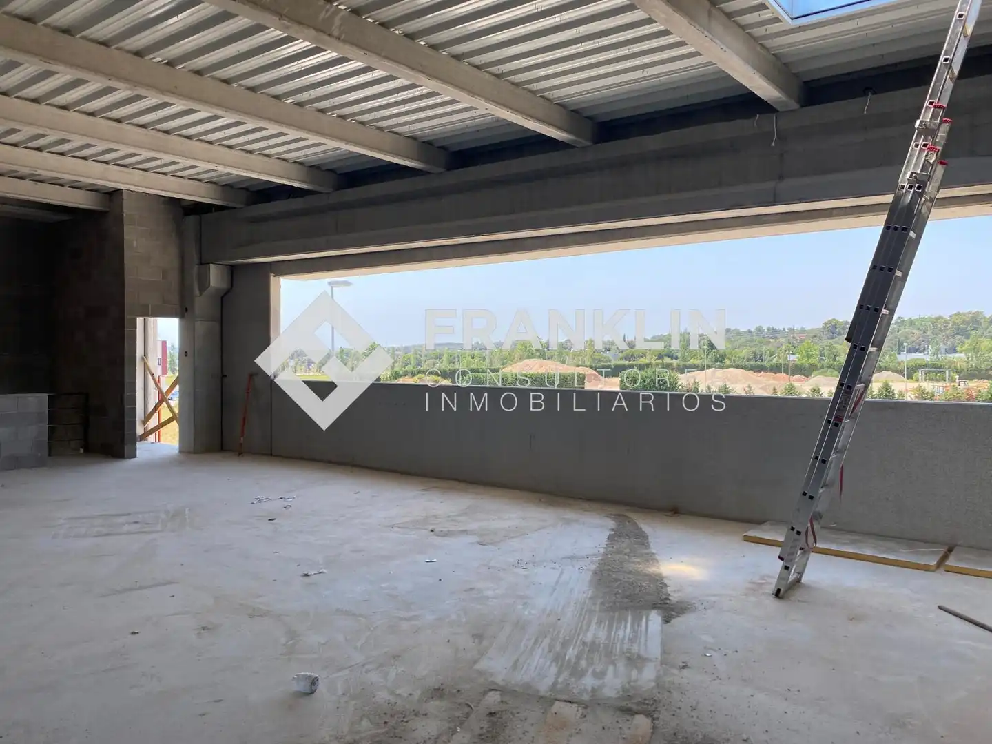 Terrasse von Fabrikhallen zur Miete in La Garriga