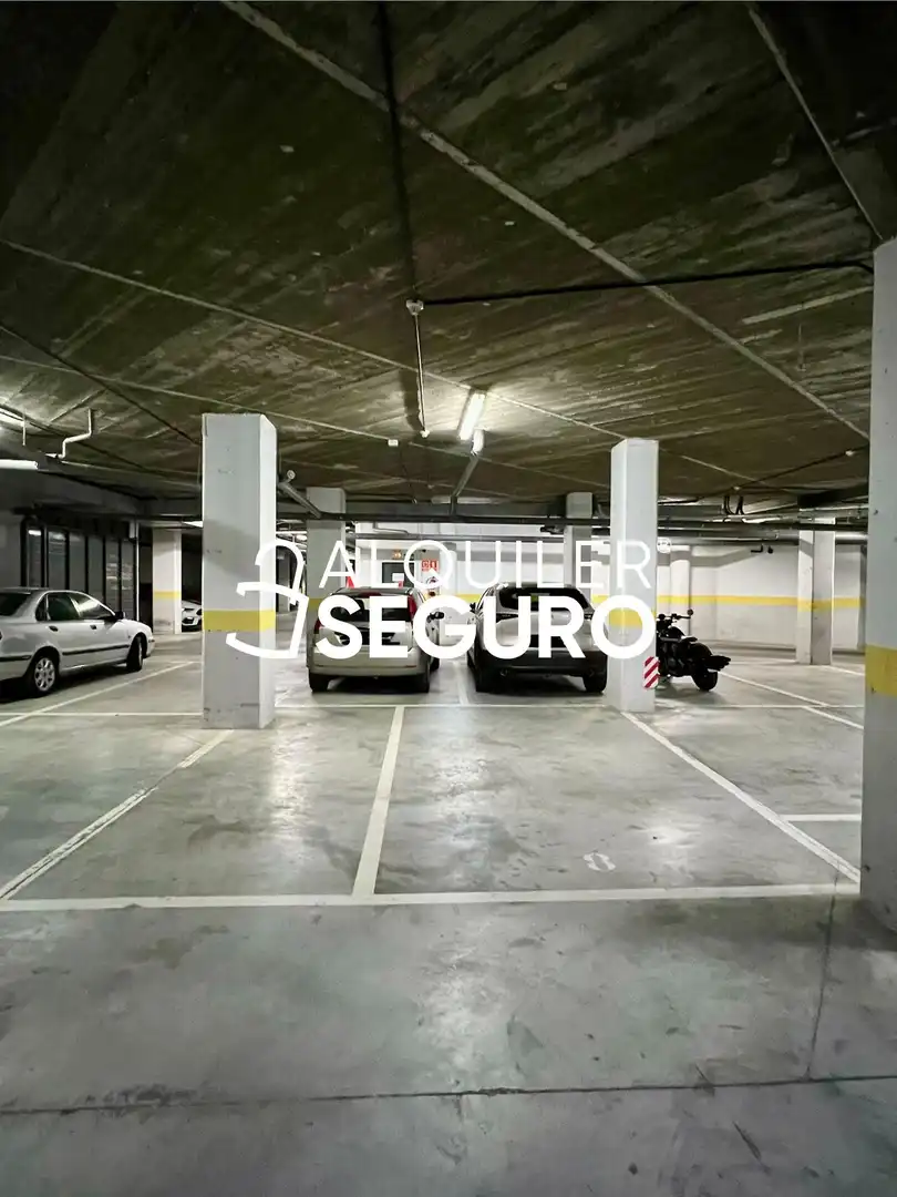 Parking of Flat for rent in Madrid  with Air Conditioner, Heating and Swimming Pool