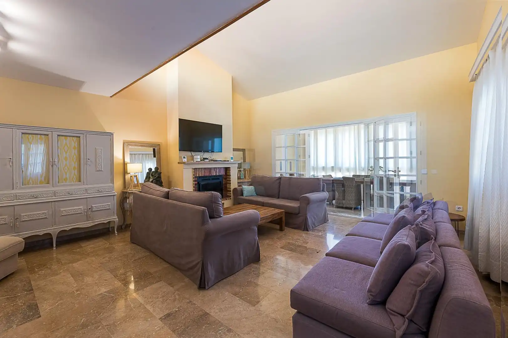 Sala de estar de Casa adosada en venta en Calvià con Aire acondicionado, Calefacción y Jardín privado
