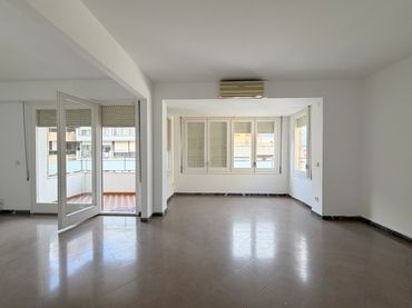 Piso con balcón en venta en Carrer de Girona