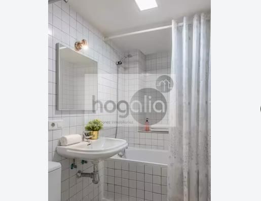 Bany de Dúplex de lloguer en  Sevilla Capital amb Aire condicionat i Moblat