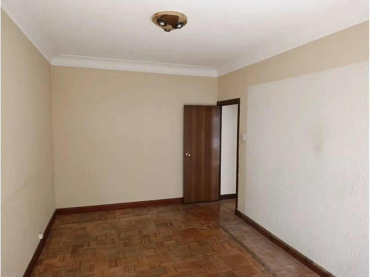 Habitación de Piso en venta en León Capital  con Calefacción, Terraza y Trastero
