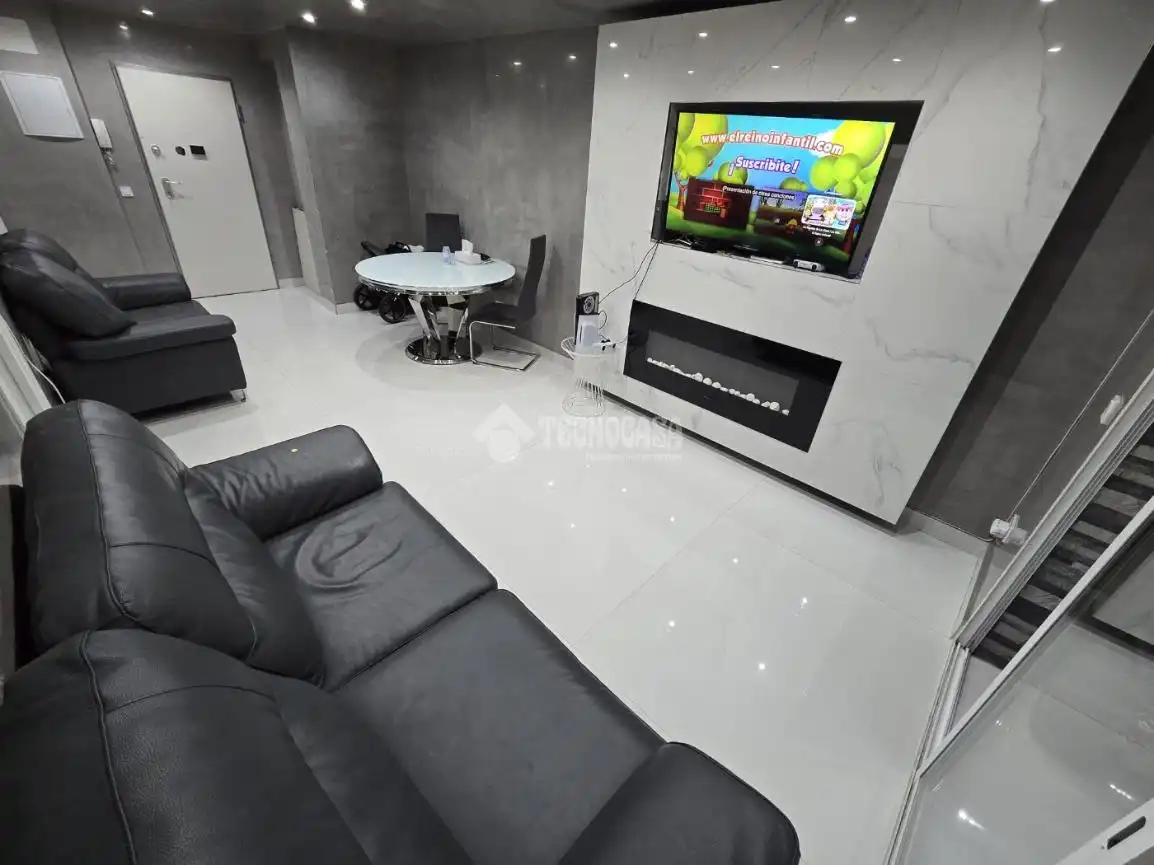 Living room of Flat for sale in Madrid  with Air Conditioner and Heating