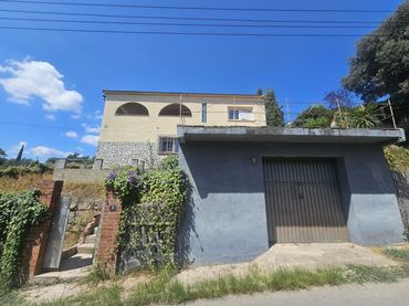 Casa amb jardí en venda a Angel Guimera