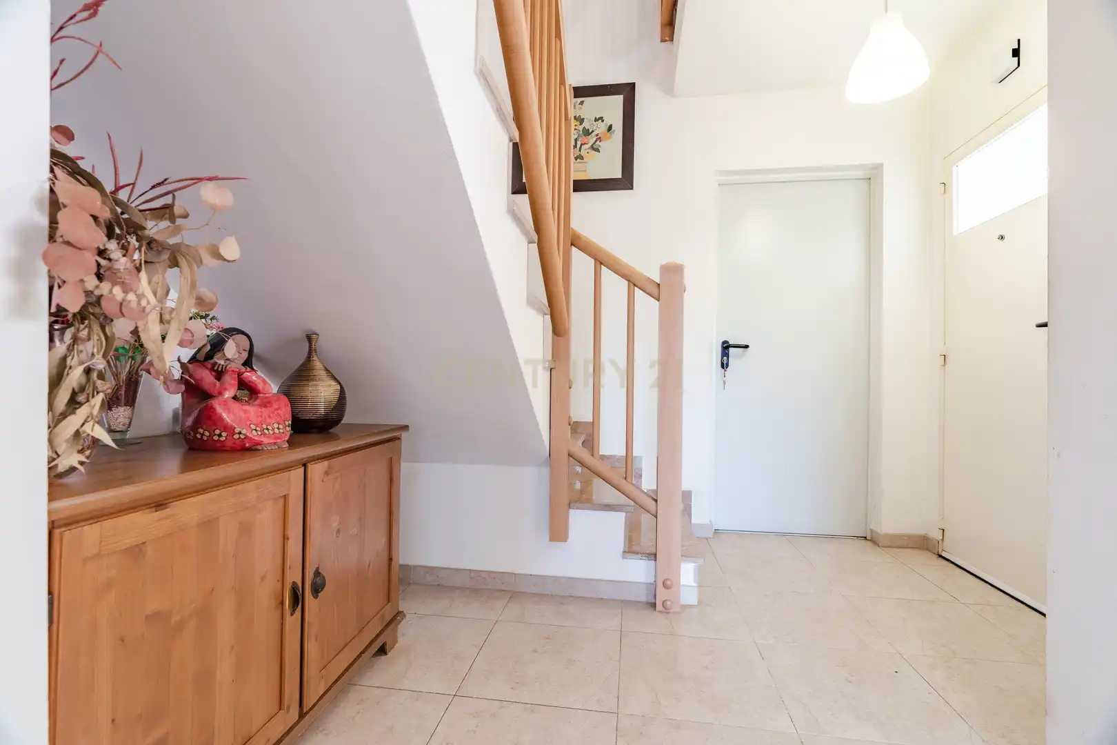 Einfamilien-Reihenhaus zum Verkauf in Vila-rodona mit Privatgarten und Ofen